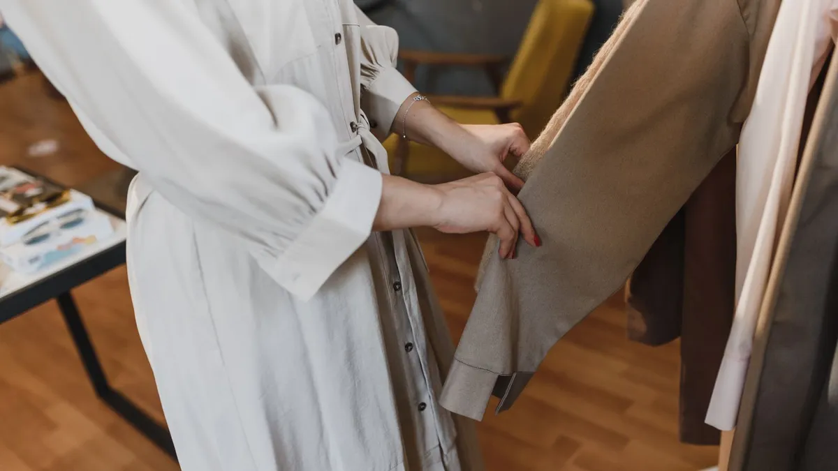 Distinguer une pièce d'époque d'une réédition à partir des étiquettes, des coutures et des